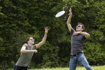 What is frisbee, how to play